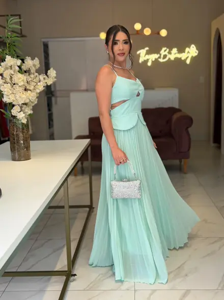 Vestido longo verde-água plissado