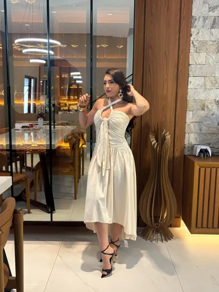 Vestido off-white frente única franzido